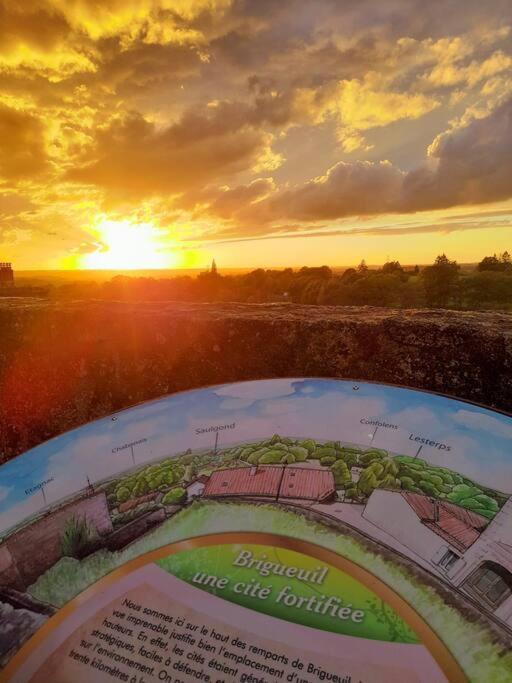 Du Haut Des Remparts Brigueuil Dış mekan fotoğraf